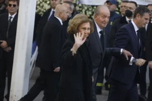 Κηδεία Κωνσταντίνου: Η πρώτη δημόσια εμφάνιση του Χουάν Κάρλος με την βασίλισσα Σοφία – BINTEO