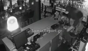 Λαμία: Η κάμερα «τσάκωσε» τον διαρρήκτη που μπήκε σε καφετέρια (βίντεο)
