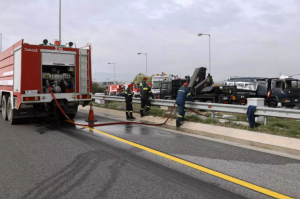 Τροχαίο με βυτιοφόρο στον Ισθμό της Κορίνθου – Κυκλοφοριακός χάος από το πετρέλαιο που χύθηκε στο δρόμο