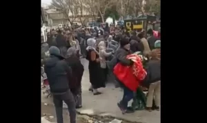 Τουρκία: Σύροι καβγαδίζουν στο Γκαζιάντεπ για τις κουβέρτες –  ΒΙΝΤΕΟ