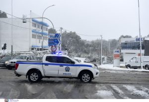 Βόλος: Συνελήφθη 15χρονος και οι γονείς του γιατί πετούσε χιονόμπαλες σε διερχόμενα αυτοκίνητα