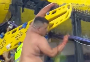 Αρρώστια!! Οπαδός στην Αργεντινή έκοψε τα χέρια του στα συρματοπλέγματα προσπαθώντας να αλλάξει θύρα, vid