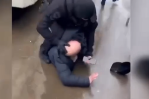 Επεισοδιακή σύλληψη ΣΑΜΠΟΤΕΡ στη Μόσχα! Είχε στρατολογηθεί σε νατοϊκό έδαφος, vid
