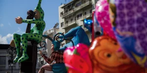 «Θα γίνει ΜΑΚΕΛΕΙΟ»! Με…άγριες διαθέσεις συρρέουν για το καρναβάλι της Πάτρας, vid