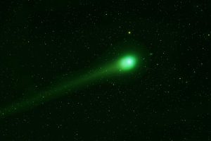 Ο πράσινος κομήτης πλησιάζει απόψε τη γη μετά από την εποχή των παγετώνων – Σπάνιο θέαμα στον ουρανό, vid