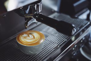 Πασίγνωστη εταιρεία λανσάρει τον καφέ με…ελαιόλαδο