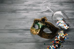 Δεν πτοεί τίποτα τον “Ελληνάρα”! Στο 100% η πληρότητα στους “καρναβαλικούς” προορισμούς