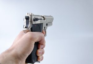 Συνελήφθη 48χρονος που ανήρτησε φωτογραφία με πιστόλι σε μέσο κοινωνικής δικτύωσης