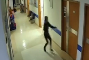 Την ώρα του σεισμού αυτή η νοσοκόμα δεν έφυγε τρέχοντας… αλλά – Δείτε και θα ΣΥΓΚΛΟΝΙΣΤΕΙΤΕ