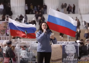 ΡΩΣΙΚΕΣ και ΣΟΒΙΕΤΙΚΕΣ σημαίες υψώθηκαν στην Ουάσινγκτον – ΤΡΙΓΜΟΙ στις ΗΠΑ, vid