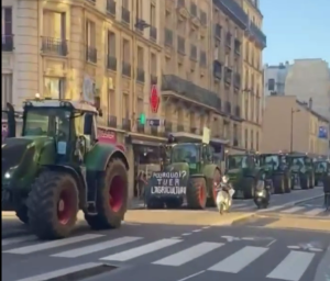Εκατοντάδες τρακτέρ μπαίνουν στο Παρίσι, ψάχνουν τον… Μακρόν – ΒΙΝΤΕΟ