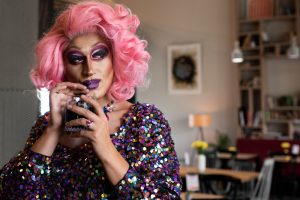 ΗΠΑ: Εστιατόριο που φιλοξενεί “φιλικά προς τις οικογένειες με παιδιά” ντραγκ σόου προσέφυγε κατά νόμου που τα απαγορεύει