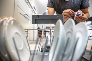 Πλύσιμο σκευών με το χέρι: Τι να ΜΗΝ κάνετε
