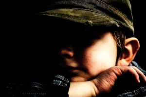 Αδιανόητο περιστατικό στη Λάρισα: Ηλικιωμένος χτυπούσε και έσερνε το εγγόνι του στο πεζοδρόμιο!