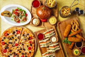 Ομελέτα με τορτίγια και στο επάνω μέρος… pizza! Δείτε τη χορταστική συνταγή (video)
