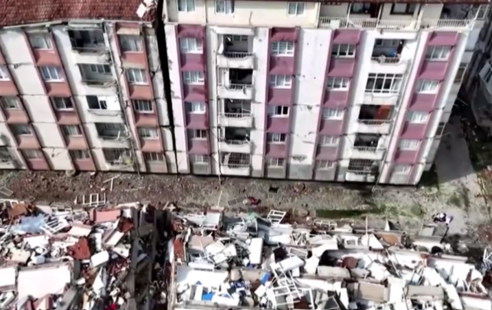 ΒΙΝΤΕΟ: Για αυτό καταρρέουν σαν τραπουλόχαρτα τα κτίρια στην Τουρκία;;;