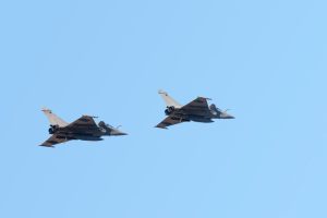 Θα δώσει και Rafale;;; Μακρόν: “Δεν αποκλείω παράδοση μαχητικών στην Ουκρανία”