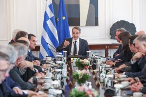 Κυβέρνηση: “Επιταχύνουμε την ΠΡΑΣΙΝΗ ΜΕΤΑΒΑΣΗ”! Η χαριστική βολή στη χώρα