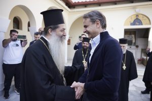 Μητροπολίτης Φθιώτιδας σε Μητσοτάκη: «Μόνο εγώ έχω ασπρίσει» – ΒΙΝΤΕΟ