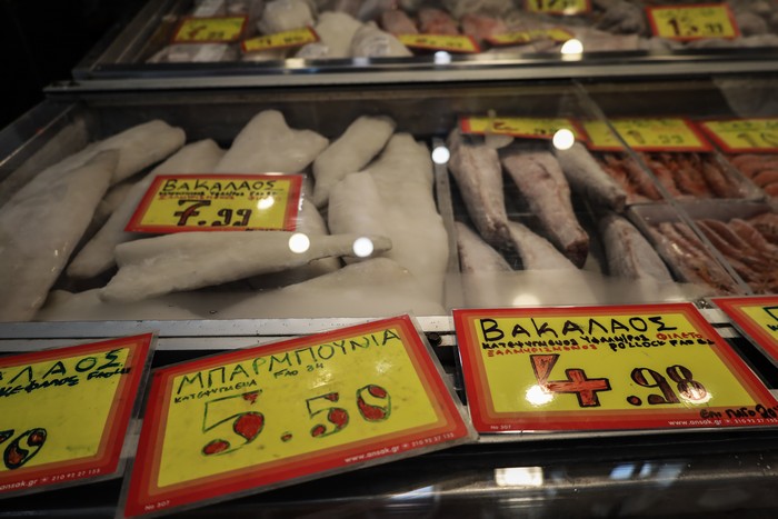 Πόσο πωλείται ο μπακαλιάρος σήμερα στα ψαράδικα, vid