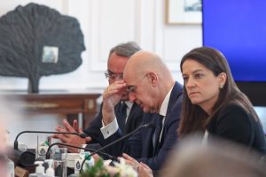 Κεραμέως: Καμία σχέση η αποστολή email σε απόδημους με την επιστολική ψήφο