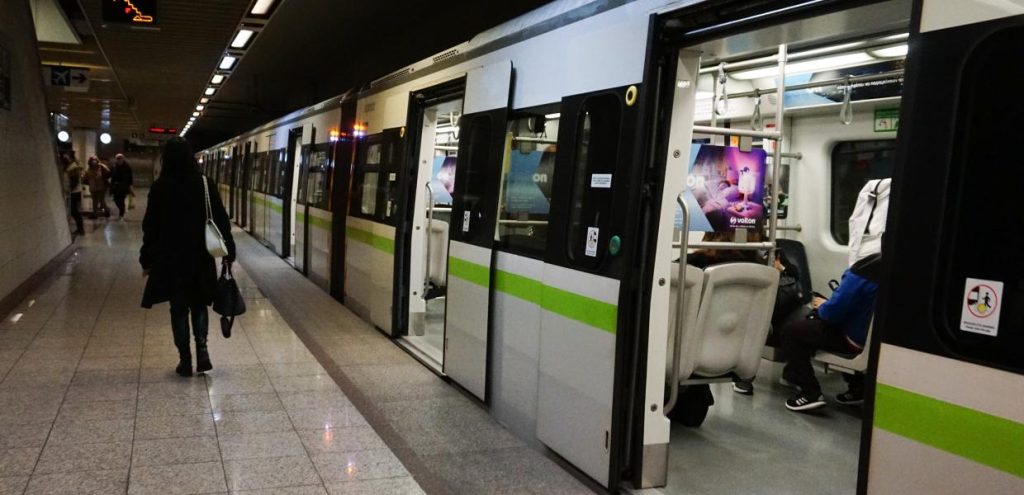 Άνοιξε ο σταθμός του μετρό «Σύνταγμα» με εντολή της ΕΛΑΣ – Ολοκληρώθηκε η παρέλαση