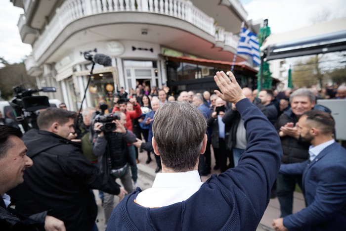 «Είσαι η μόνη ελπίδα μας»: Οι Έλληνες πιστεύουν ακόμα σε πολιτικούς, vid