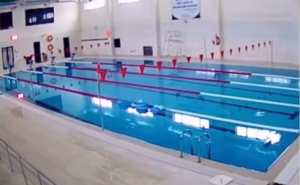 Μεγάλη πισίνα εν ώρα σεισμού! Δεν θες να είσαι εκεί, vid