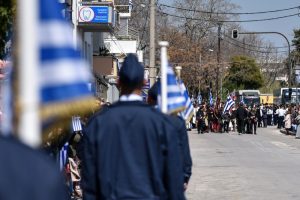 Με κονκάρδα για τα Τέμπη «ήταν έγκλημα» θα παρελάσουν μαθητές στη Λάρισα