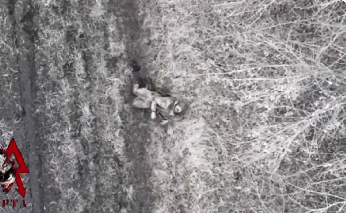 ΒΙΝΤΕΟ: Στρατιώτης…παρακαλάει drone να μην τον βομβαρδίσει!