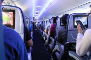 Τρόμος στον αέρα: Άντρας απήγγειλε στίχους από το Κοράνι και απειλούσε να τους “σφάξει” σε πτήση από Παρίσι προς Αθήνα