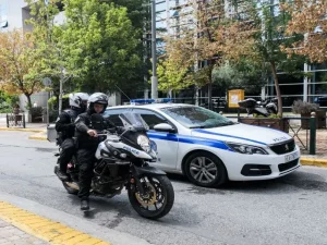 Γέφυρα ζωής για βρέφος 6 μηνών – Έφτασε στο Ιπποκράτειο σε 8 λεπτά – Ομάδα Δίας άνοιξε το δρόμο(vid)