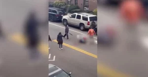 Τον μαχαίρωσαν και τον χτύπησαν με ρόπαλο!!! Όλα αυτά για μια θέση πάρκινγκ