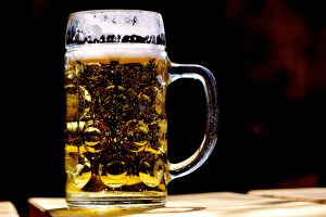 Είναι η μπύρα κατάλληλη για τα φυτά; Πώς μπορείτε να αξιοποιήσετε σε δουλειές του σπιτιού, την μπύρα που περίσσεψε