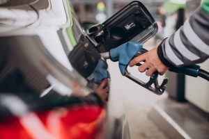 Είναι λάθος να φουλάρουμε με βενζίνη το αμάξι μας;; Τι πρέπει να ξέρουν οι οδηγοί