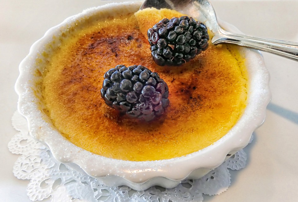 Φοβερό σέρβις! Η Crème brûlée που γίνεται… παράσταση (Vid)