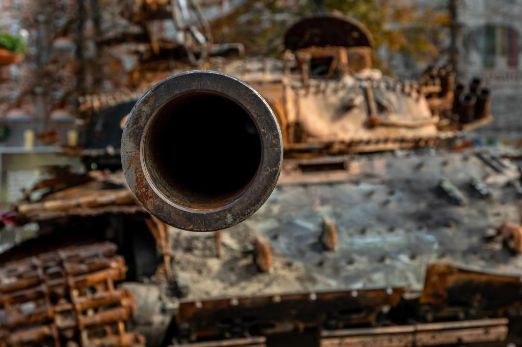 Μεγάλος αριθμός κατεστραμμένων οχημάτων των ΝΑΤΟ-Ουκρανών στο δρόμο κοντά στο Μπαχμούτ, vid