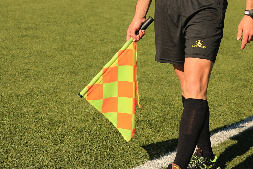 Επικοινωνία Μητσοτάκη με τον πρόεδρο της UEFA για «να τελειώσει το πρωτάθλημα με ελίτ διαιτητές»