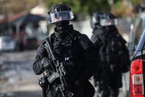 Η στιγμή που η ΕΛΑΣ κάνει έφοδο στο Ζεφύρι! Εξαρθρώθηκε κύκλωμα με τηλεφωνικές απάτες, vid