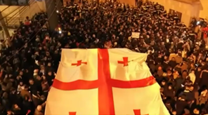 Κρίση στη Γεωργία: Η Ρωσία καταγγέλλει «απόπειρα» πραξικοπήματος