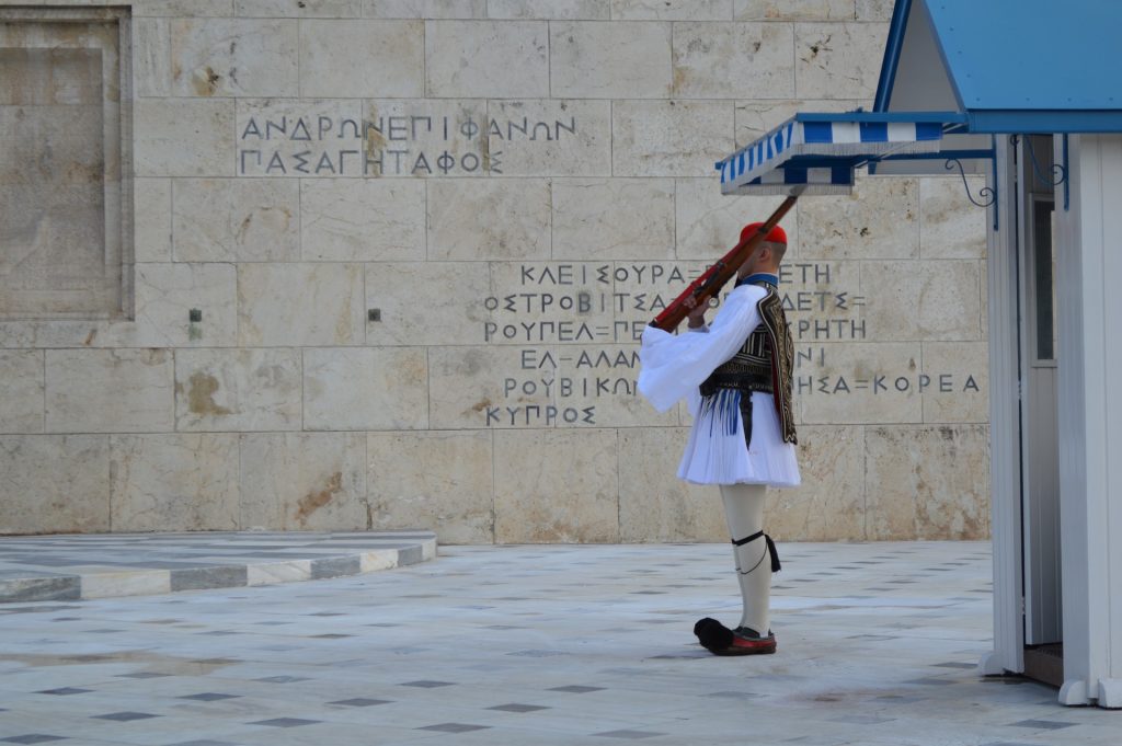 Κατέρρευσε Εύζωνας της Προεδρικής Φρουράς!