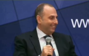 Υφυπουργός Μητσοτάκη γελώντας: Θα γίνει το μεγαλύτερο πρόγραμμα σιδηροδρομικών έργων, vid