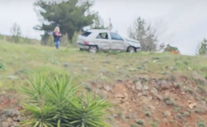 Λαμία: Σώθηκε από θαύμα η οδηγός – Τρομερό ΒΙΝΤΕΟ με το αμάξι στο γκρεμό