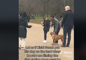 Αστυνομικοί επιπλήττουν τον Βρετανό πρωθυπουργό επειδή έβγαλε τον σκύλο του χωρίς λουρί (vid)