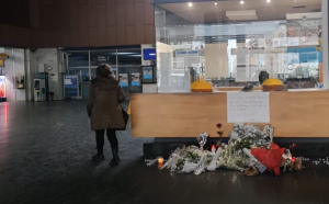 ΟΥΡΛΙΑΖΕ!!!!!! «Να πληρώσουν όλοιιιιι»: Oργή εργαζόμενης στο μοιραίο τρένο – ΒΙΝΤΕΟ