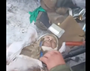 Ρώσοι στρατιώτες παρείχαν ιατρική βοήθεια στους αιχμάλωτους Ουκρανούς