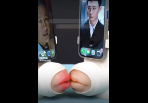 Δημιούργησαν οι Κινέζοι λένε μια συσκευή για να φιλούν τους συντρόφους τους, vid