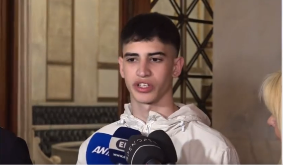Νεαρός διασωθείς από την σύγκρουση στα Τέμπη: Στην Ελλάδα ξεχνάμε εύκολα, vid