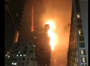 Πυρκαγιά σε ουρανοξύστη που κατασκευαζόταν στο Χονγκ Κονγκ – ΣΟΚ και ΔΕΟΣ με το ΒΙΝΤΕΟ