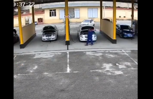 Ηλεκτρικό ΙΧ σκορπά το χάος και την καταστροφή, vid